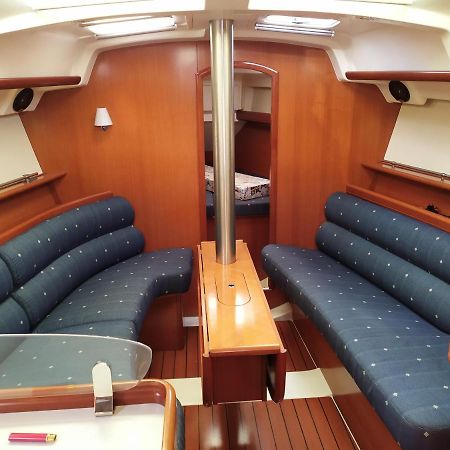 Cruising Boat For Up To 6 People In Masnou Hotel Badalona Buitenkant foto