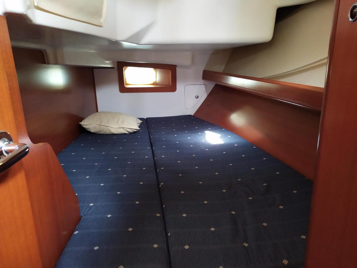 Cruising Boat For Up To 6 People In Masnou Hotel Badalona Buitenkant foto