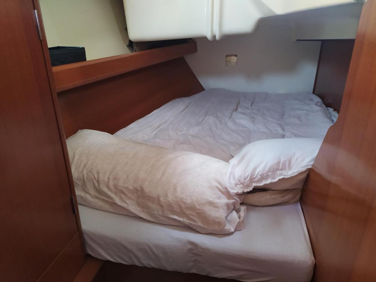Cruising Boat For Up To 6 People In Masnou Hotel Badalona Buitenkant foto